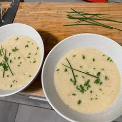 Cheesy Roasted Cauliflower Soup